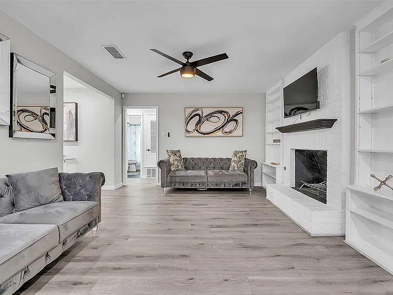 3400 Laguna Dr — Photo 6