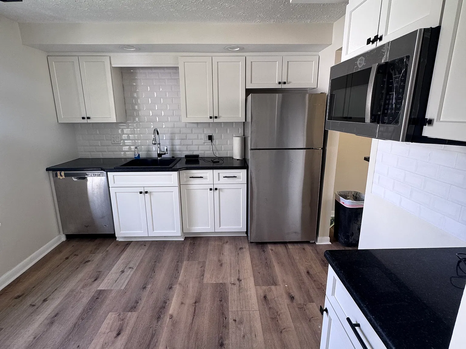 2 bed, 1.5 bath, 1300 sqft, $2,200 — Photo 4