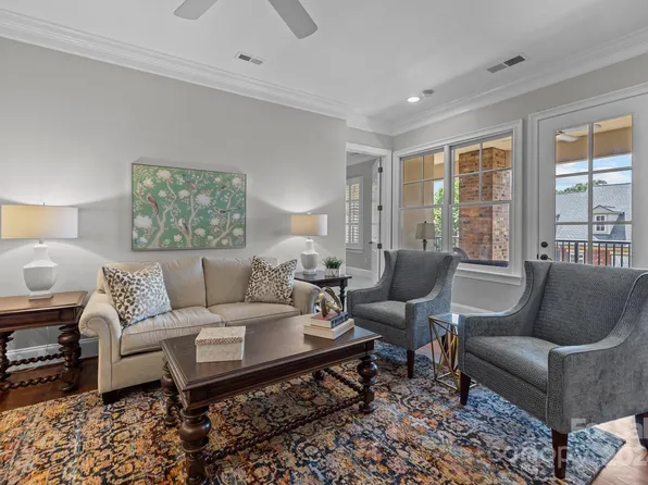6769 Louisburg Square Ln, Charlotte, NC 28210