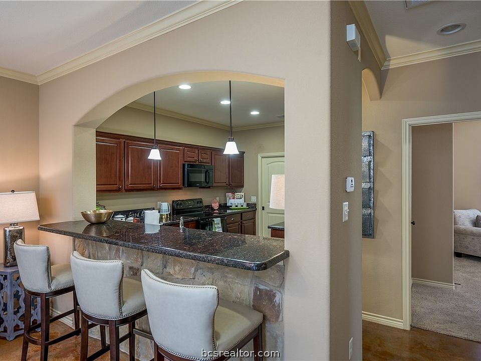 1st image of 510 Deacon Dr W #W