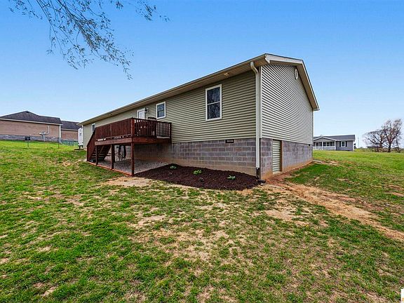 3rd image of 144 Den Dr