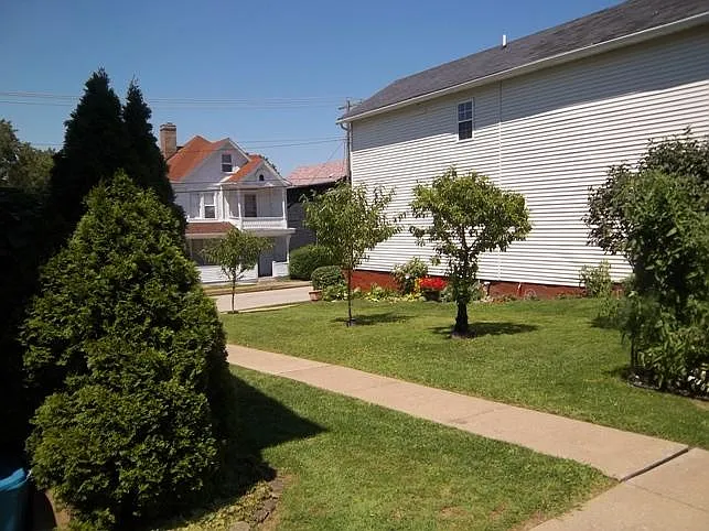 301 Hancock Ave — Photo 15