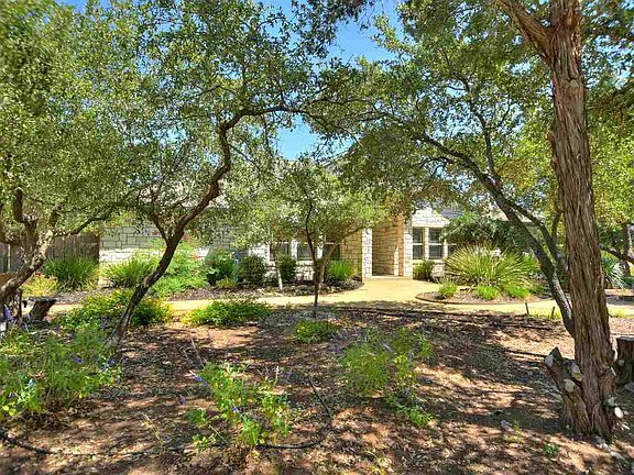 3rd image of 100 Circle Oaks Dr