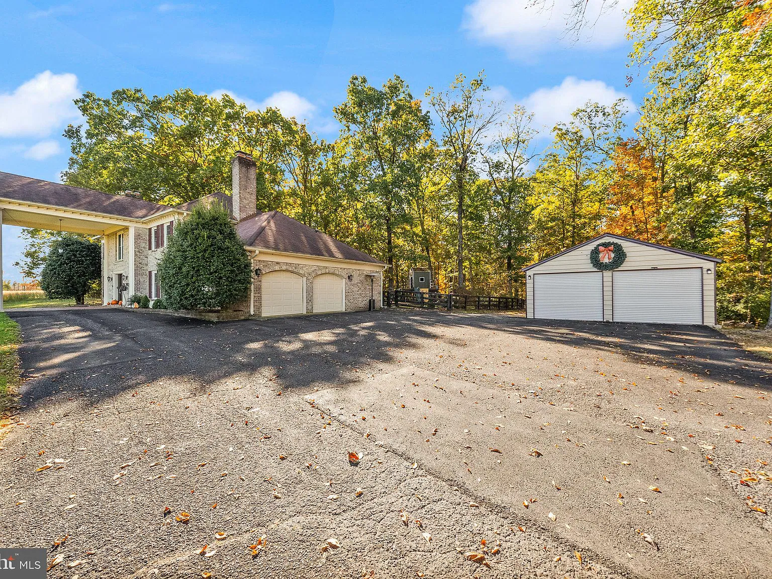 4 bed, 3.0 bath, 4129 sqft, $6,250 — Photo 3