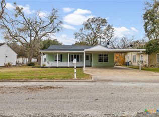 1009 Fulton St, Edna, TX 77957