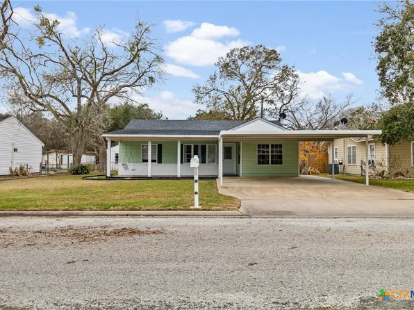 1009 Fulton St, Edna, TX 77957