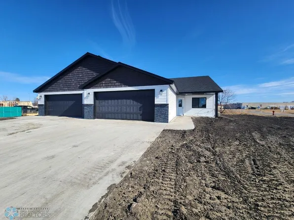1398 Prairie Ln, Wahpeton, ND 58075