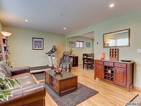 3rd image of 1321 Little Neck Ave