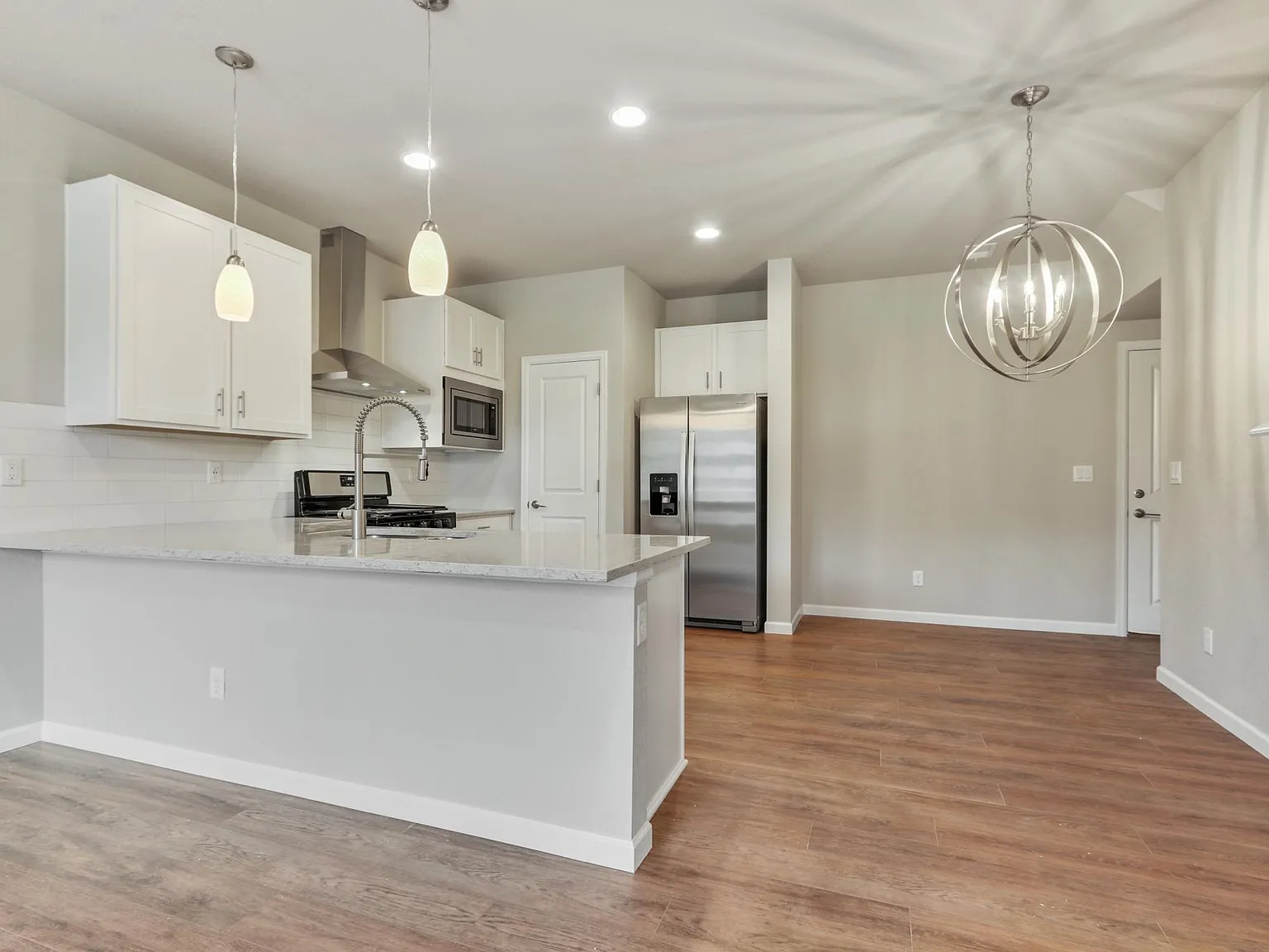 665 Stonebridge Dr — Photo 3