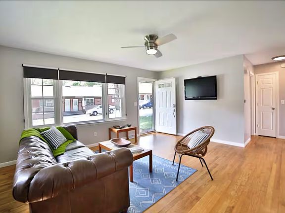 5th image of 819 1st Ave W