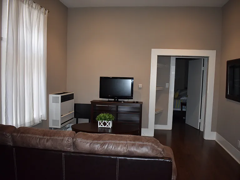 918 10th St #1 — Photo 7