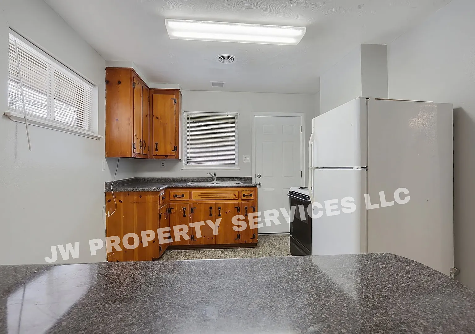 124 Lake Ave — Photo 2