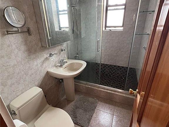 4th image of 26 Cass Pl APT 4E