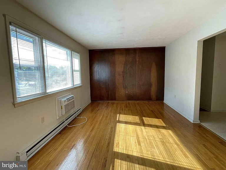 5 Commercial Dr #2 — Photo 1