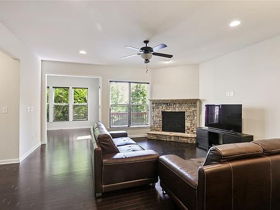 3rd image of 2432 Hadlow Ln