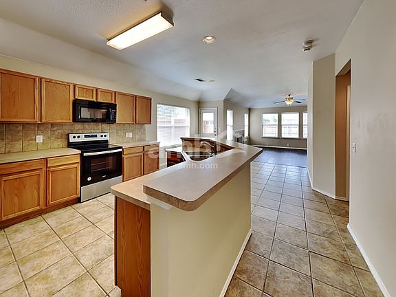 3rd image of 224 Sandy Ln