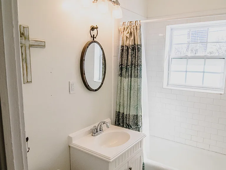 803 N Congress St #C — Photo 11