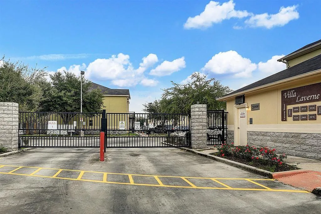Building Photo - 2078 Laverne St #5