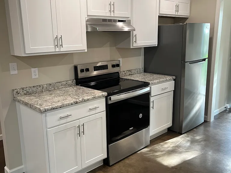 404 Locust Ave — Photo 7
