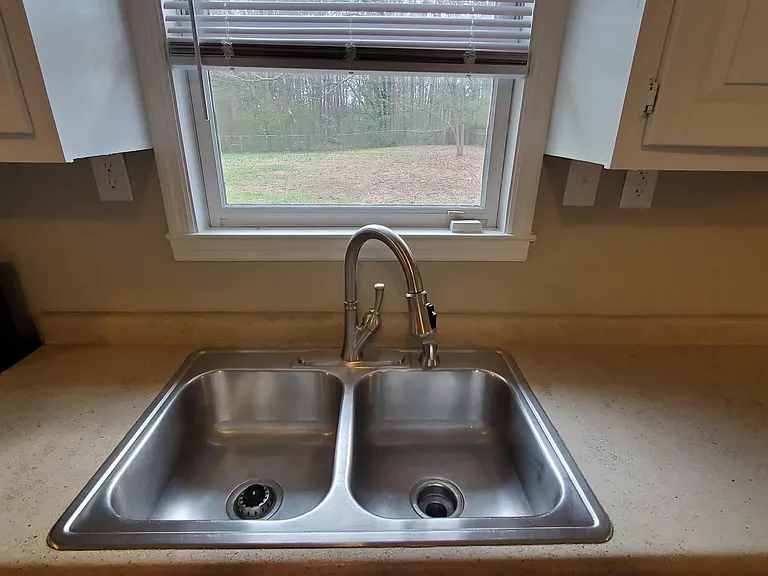 180 N Burson Ave — Photo 12