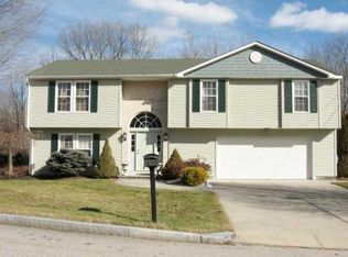 20 Rachella Ct, East Providence, RI 02914