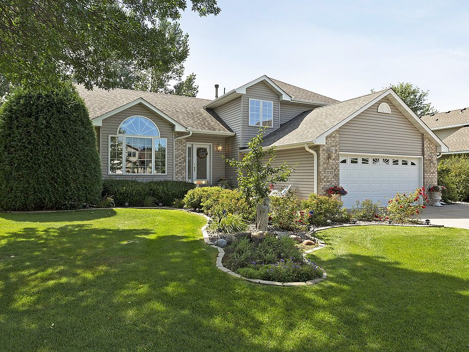 1st image of 1732 125th Ln NE
