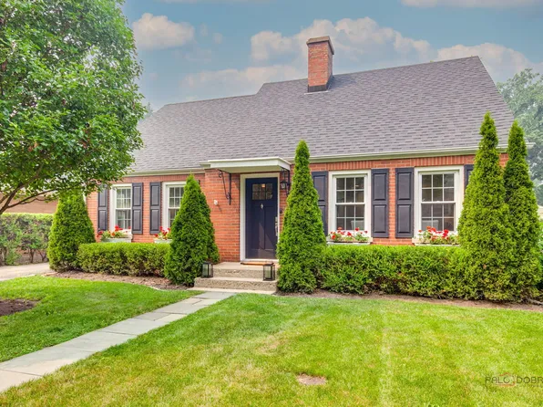 204 Park Ave, Lake Forest, IL 60045