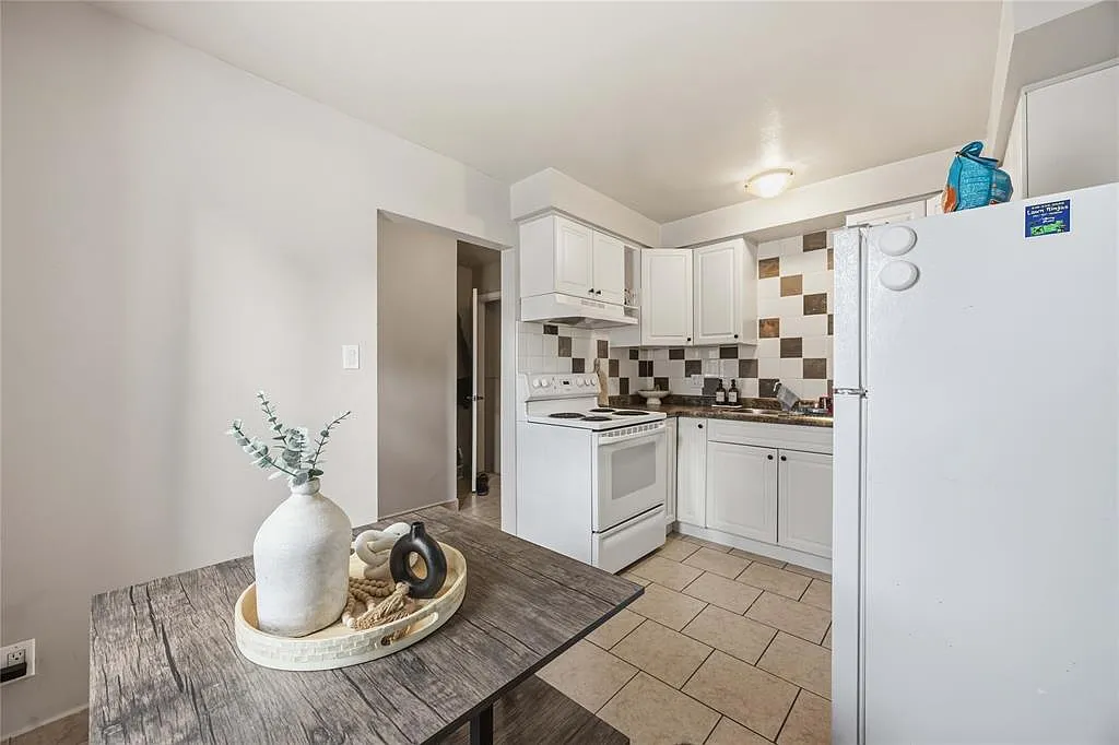 2 bed, 1.5 bath, $1,800 — Photo 3