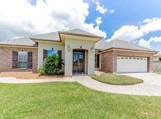 102 Gaslight Ln, Youngsville, LA 70592