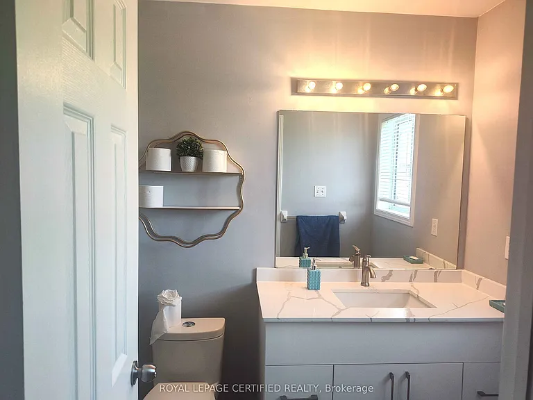 392 Hobbs Cres — Photo 11
