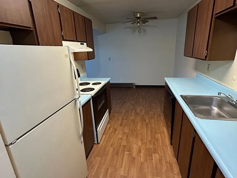 230 W Broadway St — Photo 9