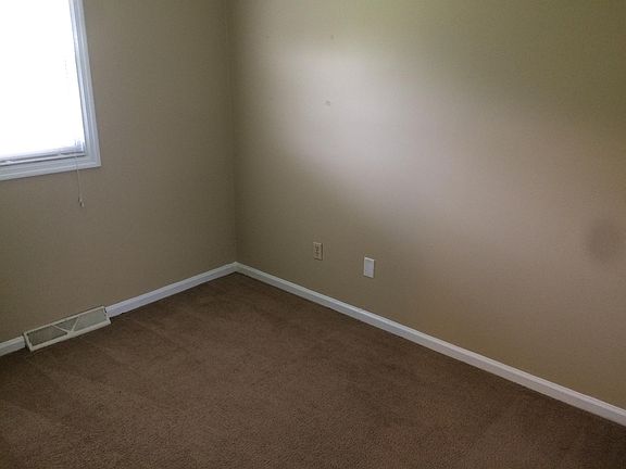 5th image of 971 Villa Dr #28