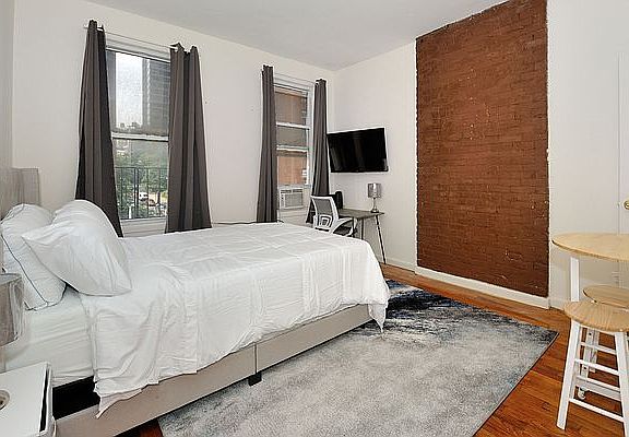 4th image of 300 E 91st St #4C