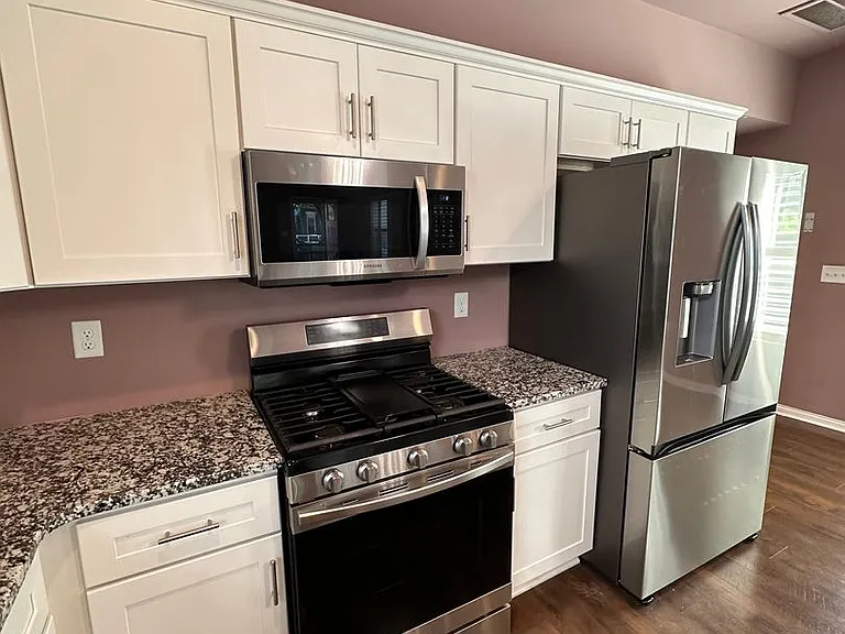 829 E Chestnut St — Photo 6