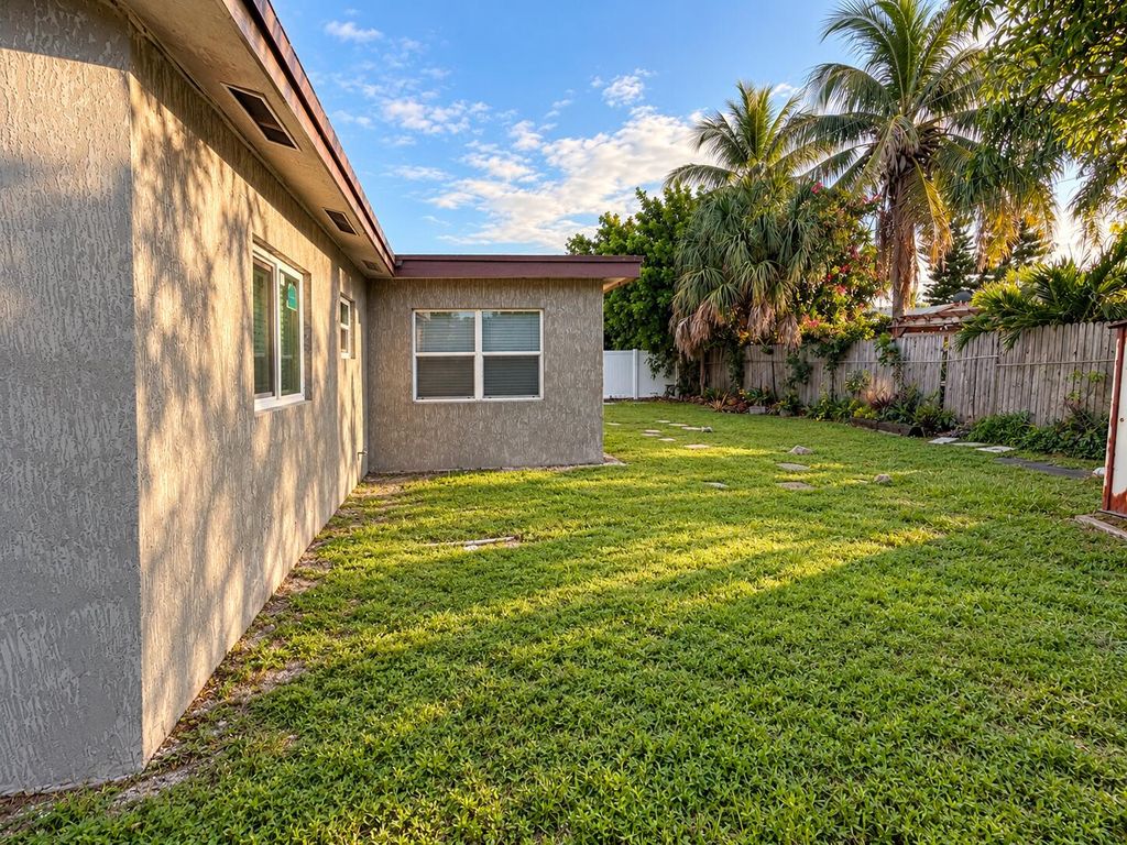 1631 NW 2nd Ave, photo 9