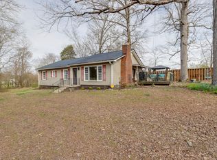 813 Stringfellow Rd, White Bluff, TN 37187