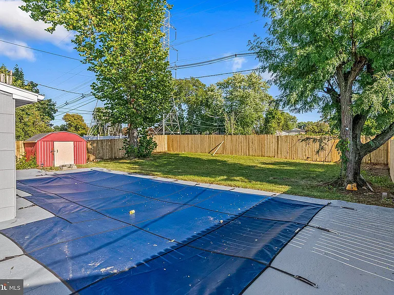 12 Holbrook Ln — Photo 29