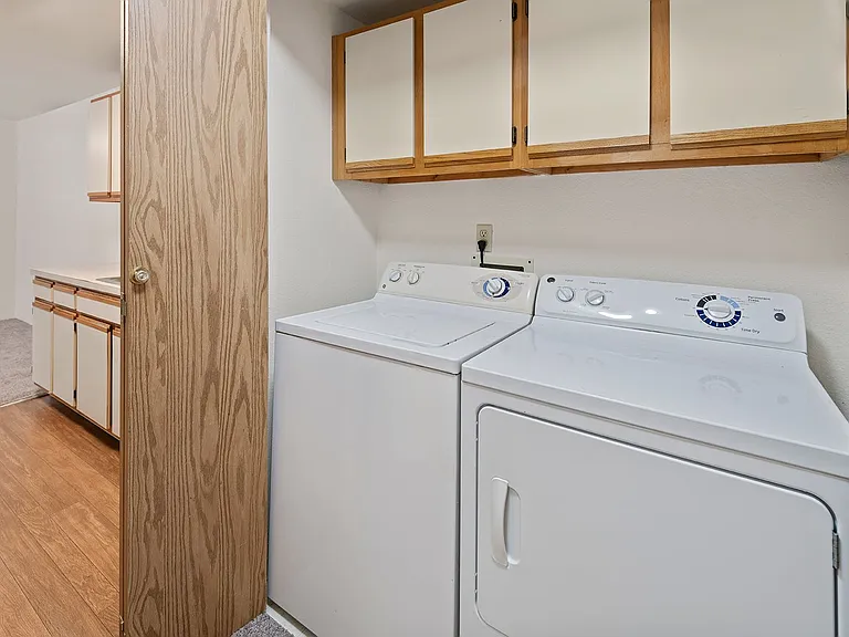 Glenbrook Apartments — Photo 14