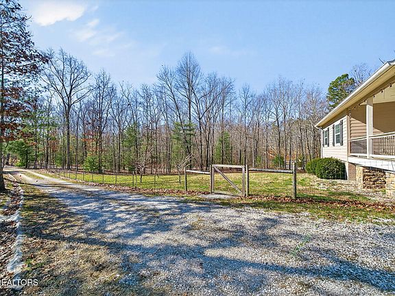 3rd image of 875 S Fork Dr