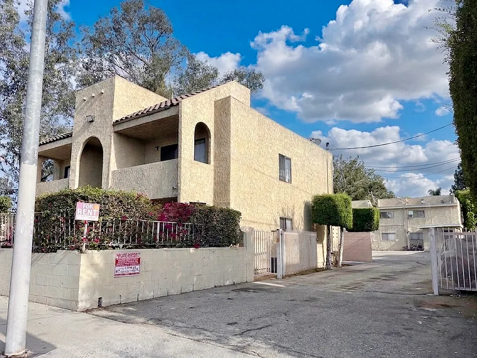 12521 Saticoy St #5