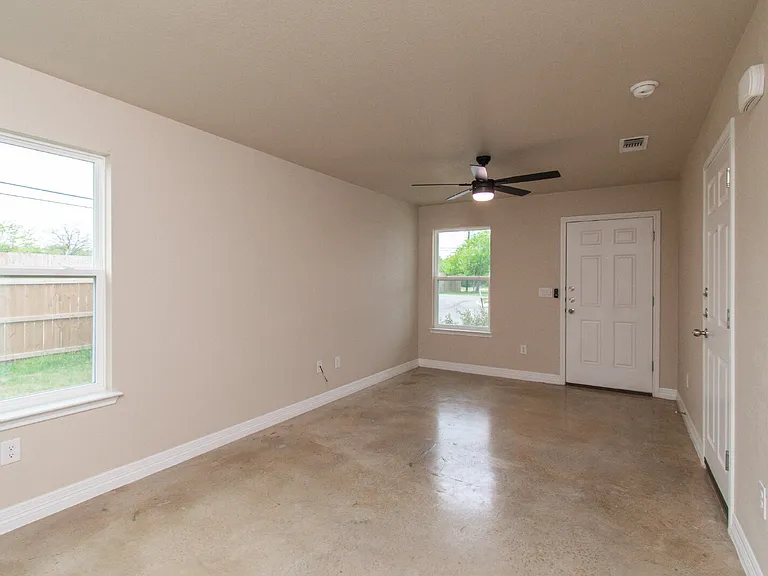 806 White Meadow Ln #B — Photo 3