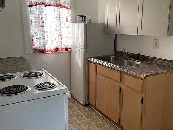 5th image of 1310 12th Ave S #B