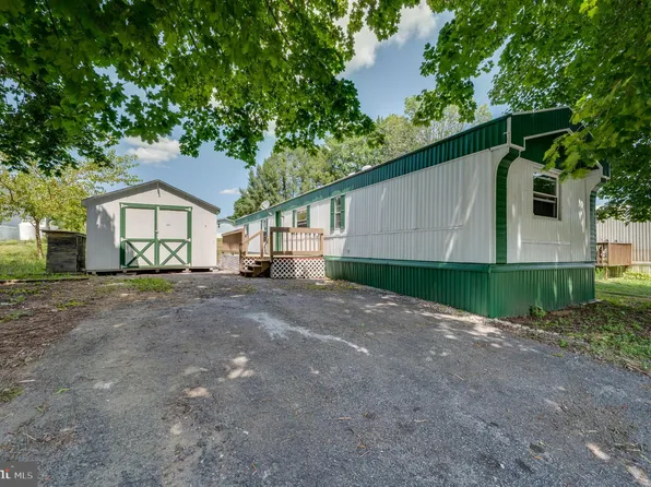 300 Pleasant View Dr, Hamburg, PA 19526
