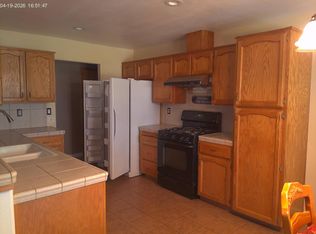 1913 S Kerckhoff Way, Hanford, CA 93230