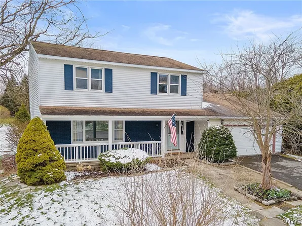 7523 Melanie Cir, North Syracuse, NY 13212