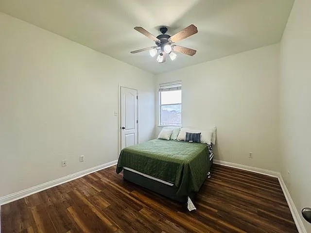 18501 Blue Pond Dr — Photo 25