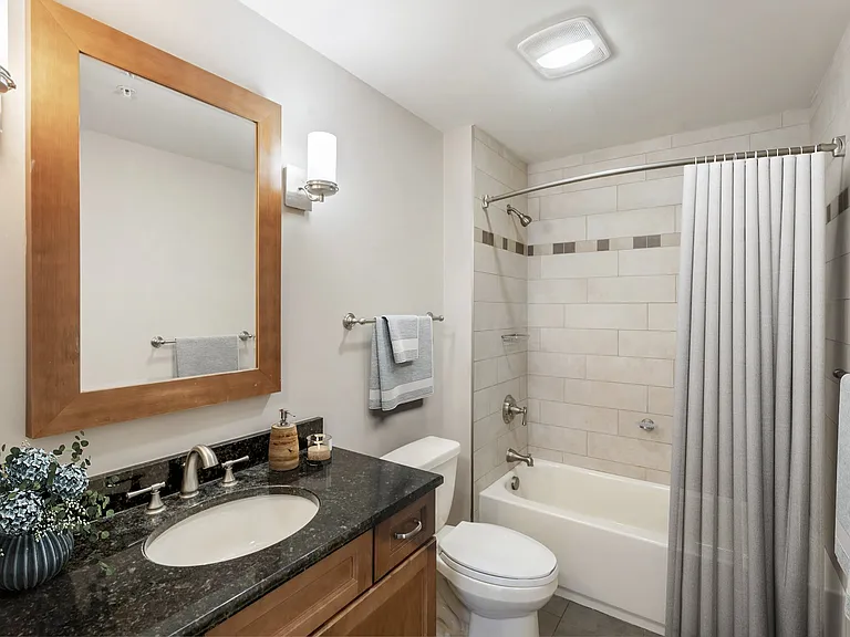 Hibernia Tower Apartments — Photo 34