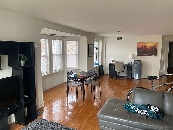 3rd image of 1740 Green St #33