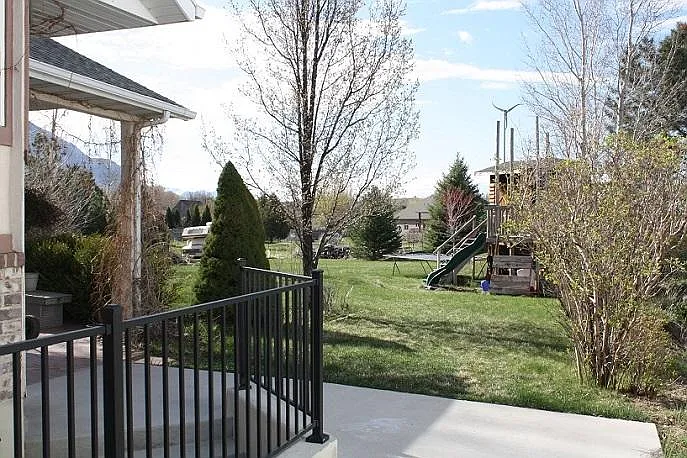 185 Parkway W #BASEMENT — Photo 14