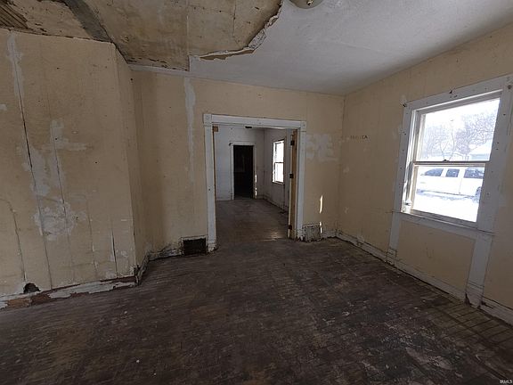 5th image of 121 E Dayton St